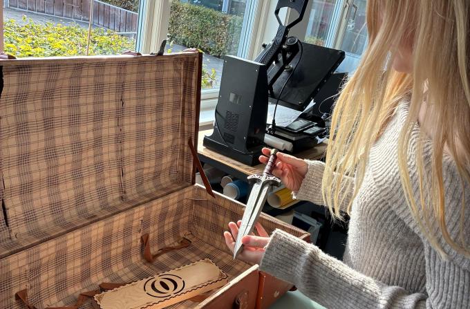 Elva viser elementer fra et escaperoom frem