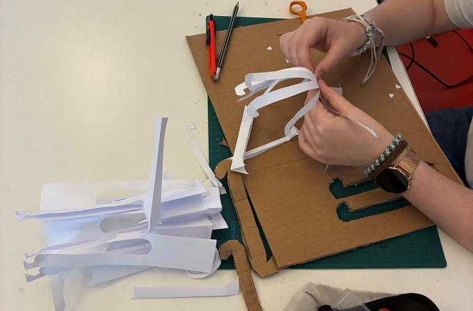 8. klasses eleverne fra Ravnholm Skole designer deres egne lamper